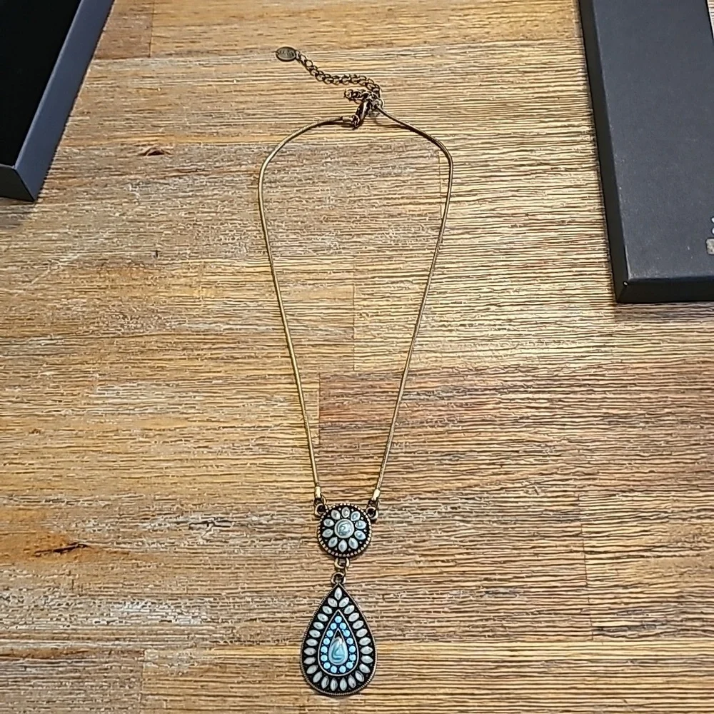 Claire's Turquoise Teardrop medallion necklace